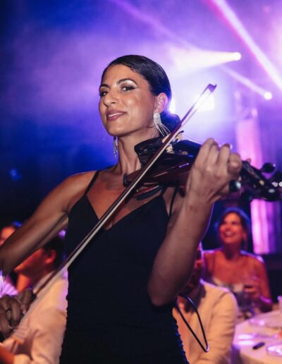 Performers 20 agenzia booking artisti per eventi - violinista